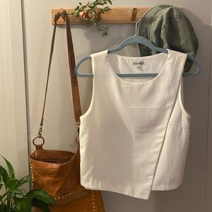 White Chic Crop-Tank